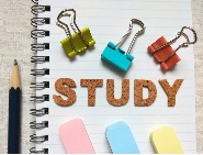 電話対応できるようお客様の事業内容についても勉強しているイメージ画像