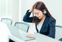 知ったかぶりの対応やいい加減な説明をすると墓穴を掘るイメージ画像