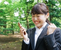 転送電話を受けて満足しているお客様のイメージ画像