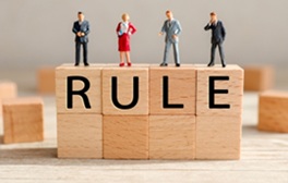 ルールの上にサービスが成り立っているイメージ画像